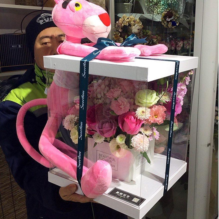 Custom round plastic pvc flower box cake box for rose bear packaging