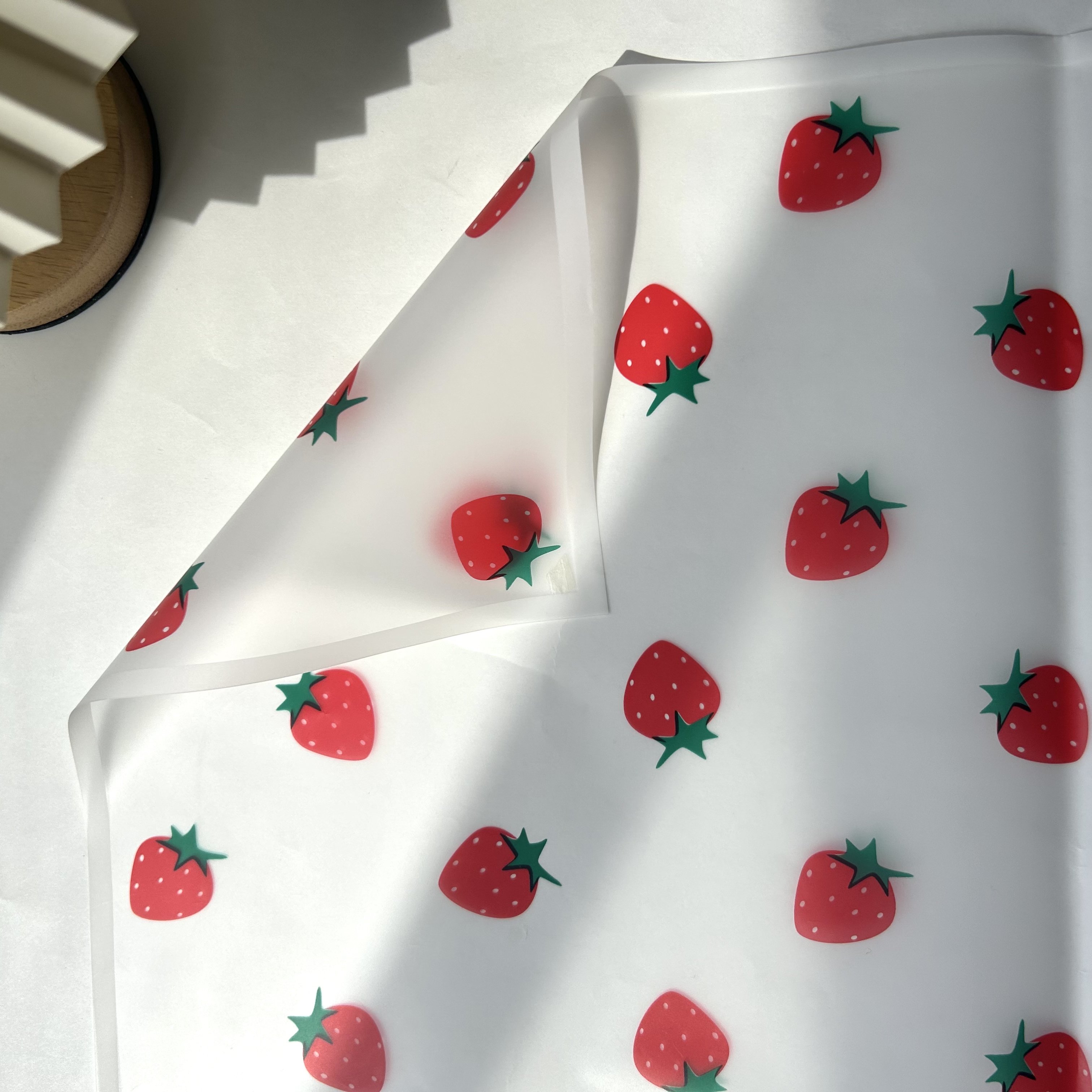 Factory wholesale sale strawberry wrapping paper translucent waterproof Korean floral wrapping paper florist material pins