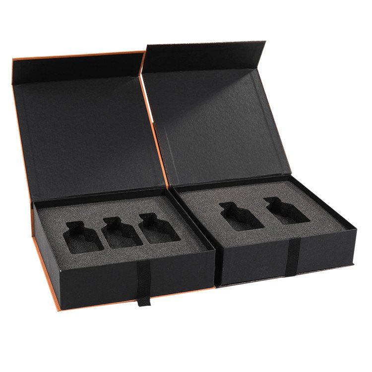 Black Custom Logo Magnetic Closure Packaging Box with Foam Insert