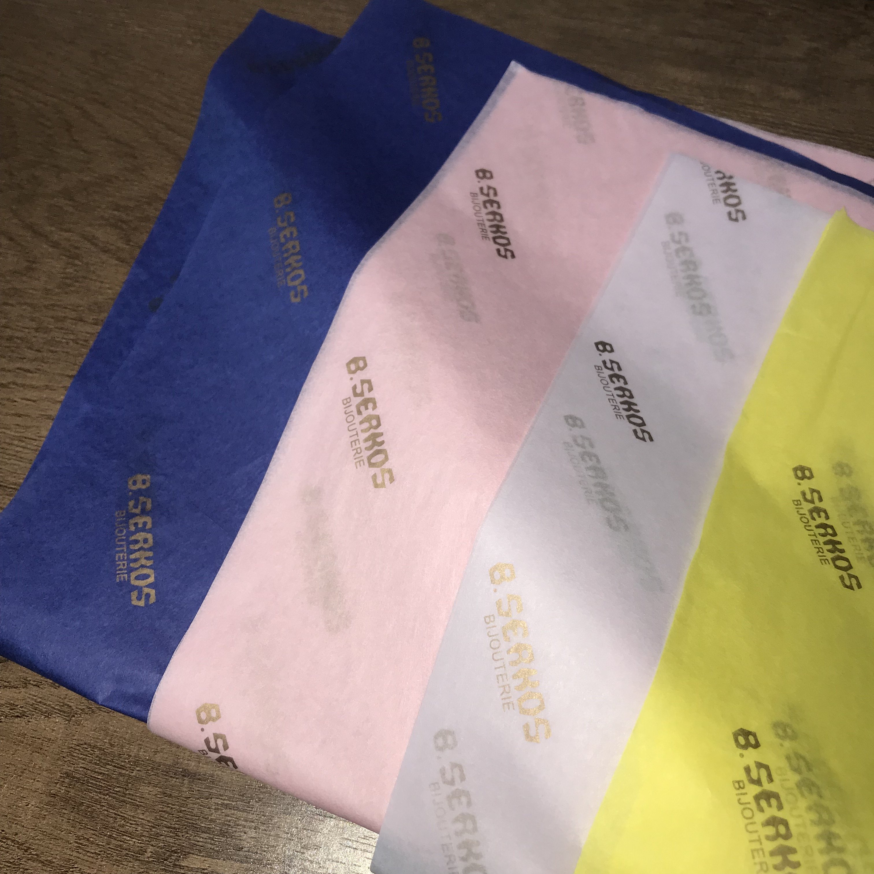 Guangzhou factory custom foil stamping tissue paper wrapping paper for clothing packaging