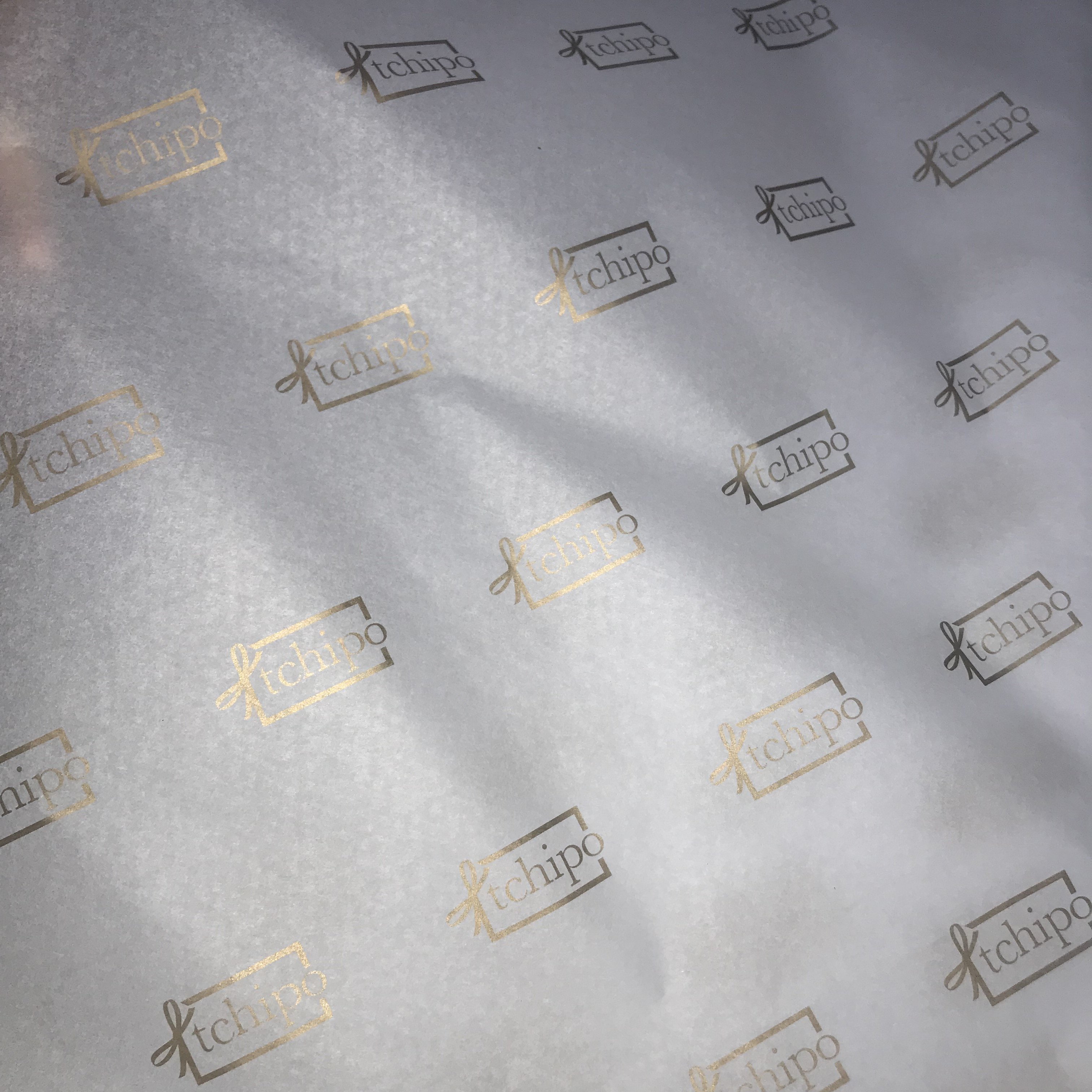 Guangzhou factory custom foil stamping tissue paper wrapping paper for clothing packaging