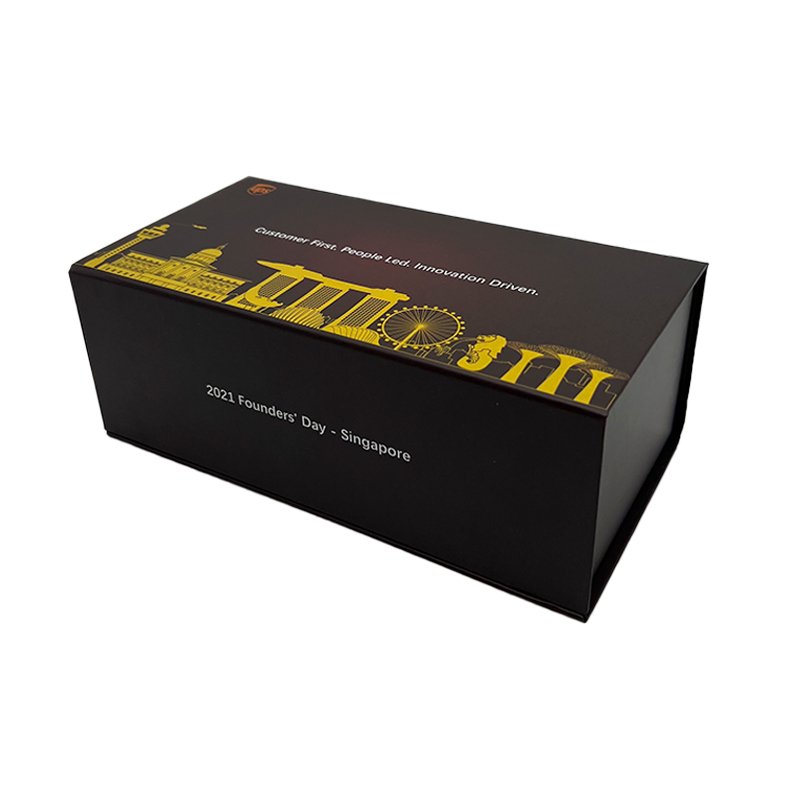 Custom Logo Recyclable Factory custom luxury flip top cardboard black paper Magnetic gift box packaging with Insert packaging