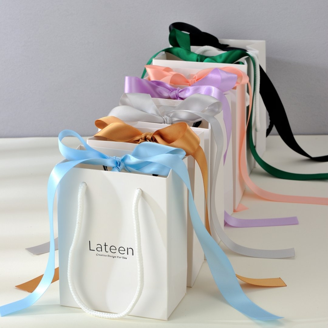 Wholesale Multipurpose Custom Logo Boutique Tote Bag Art Paper Jewelry Packaging Paper Gift Bag With Ribbon Handles
