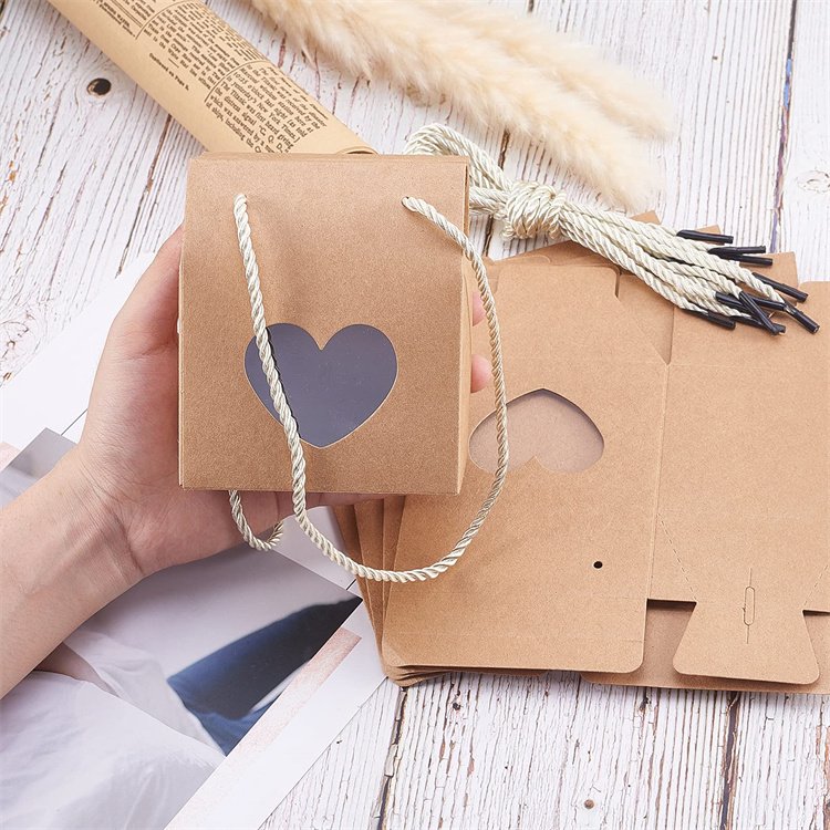 Portable Handle Kraft Paper Gift Box Heart Clear Window with Rope for Wedding Christmas Decoration Kids Small Cakes Cookie