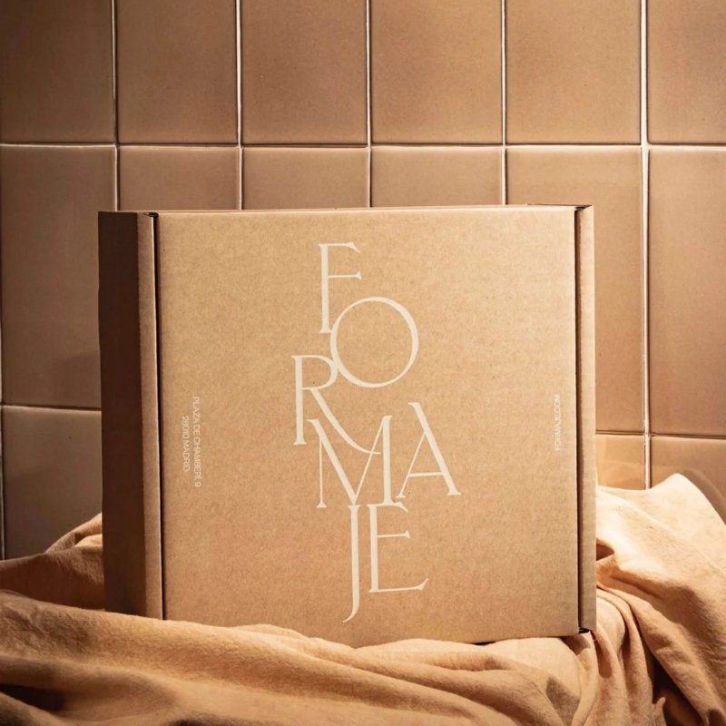 Custom Design Luxury Hard Cardboard Paper Box Packaging Paper Bags With Ribbon Handle For Clothing Jewelry