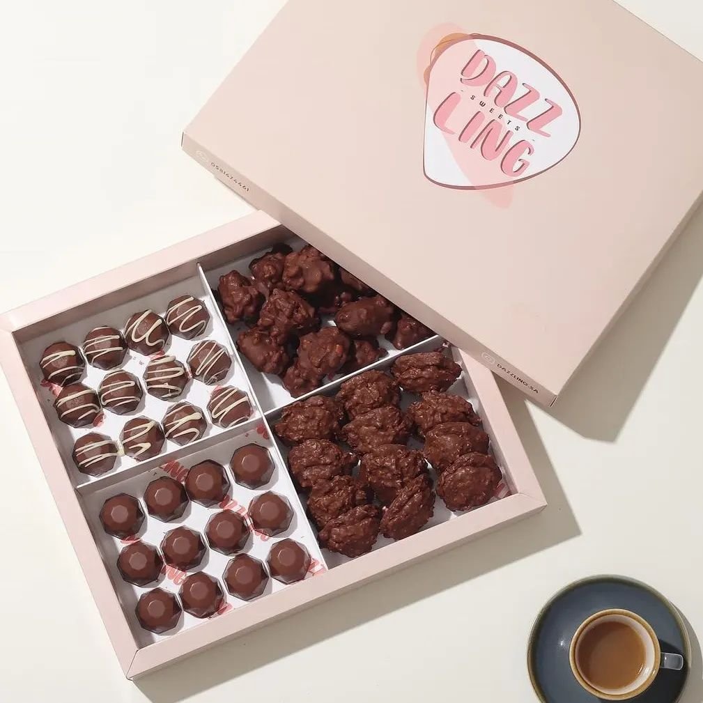 Custom Small Heart Shaped Empty Candy Praline Chocolate Gift Packaging Paper Box With Clear Window For Wedding Favor Invitation