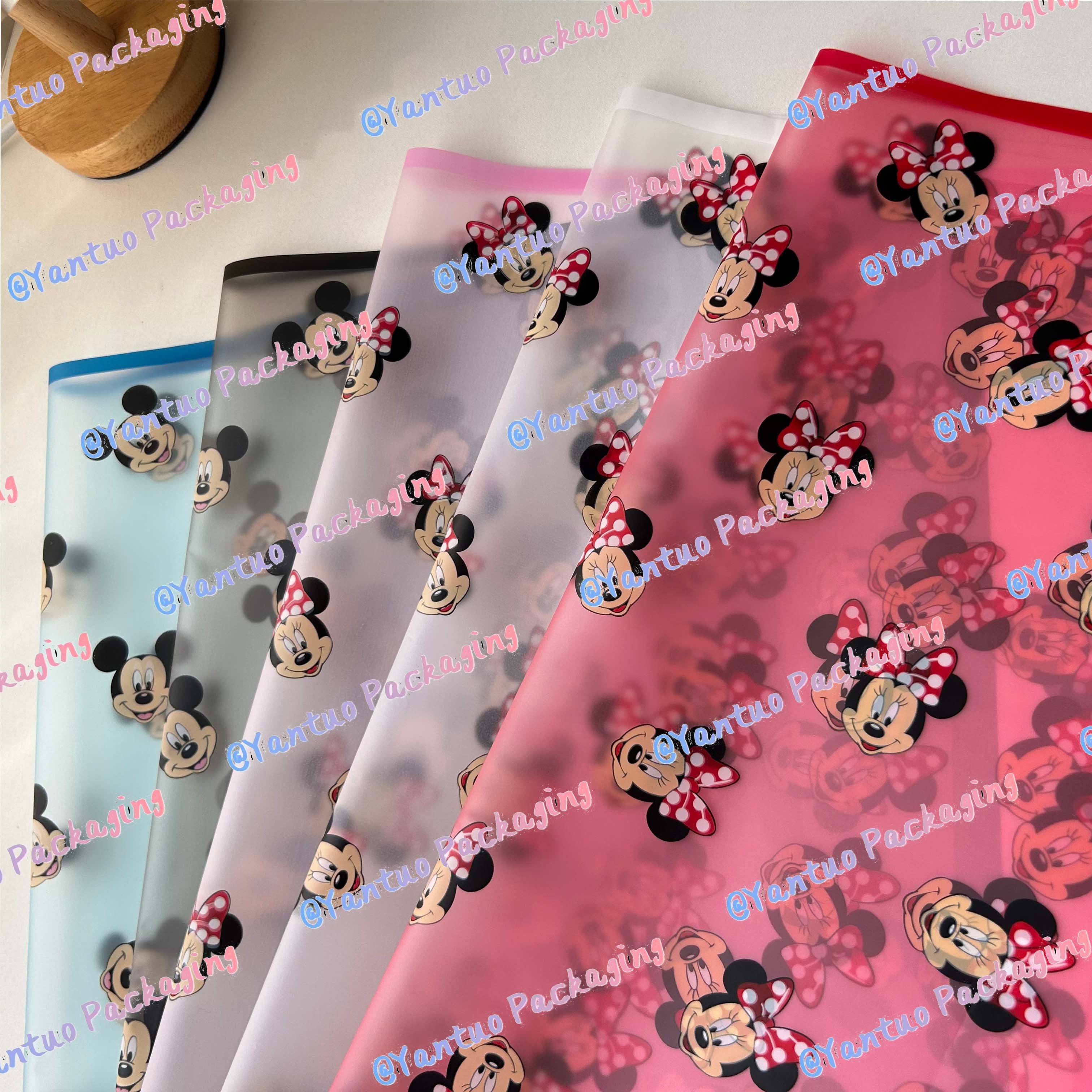 New design cartoon character flower wrapping paper mini mouse wrapping paper cute Korean waterproof flower wrapping material