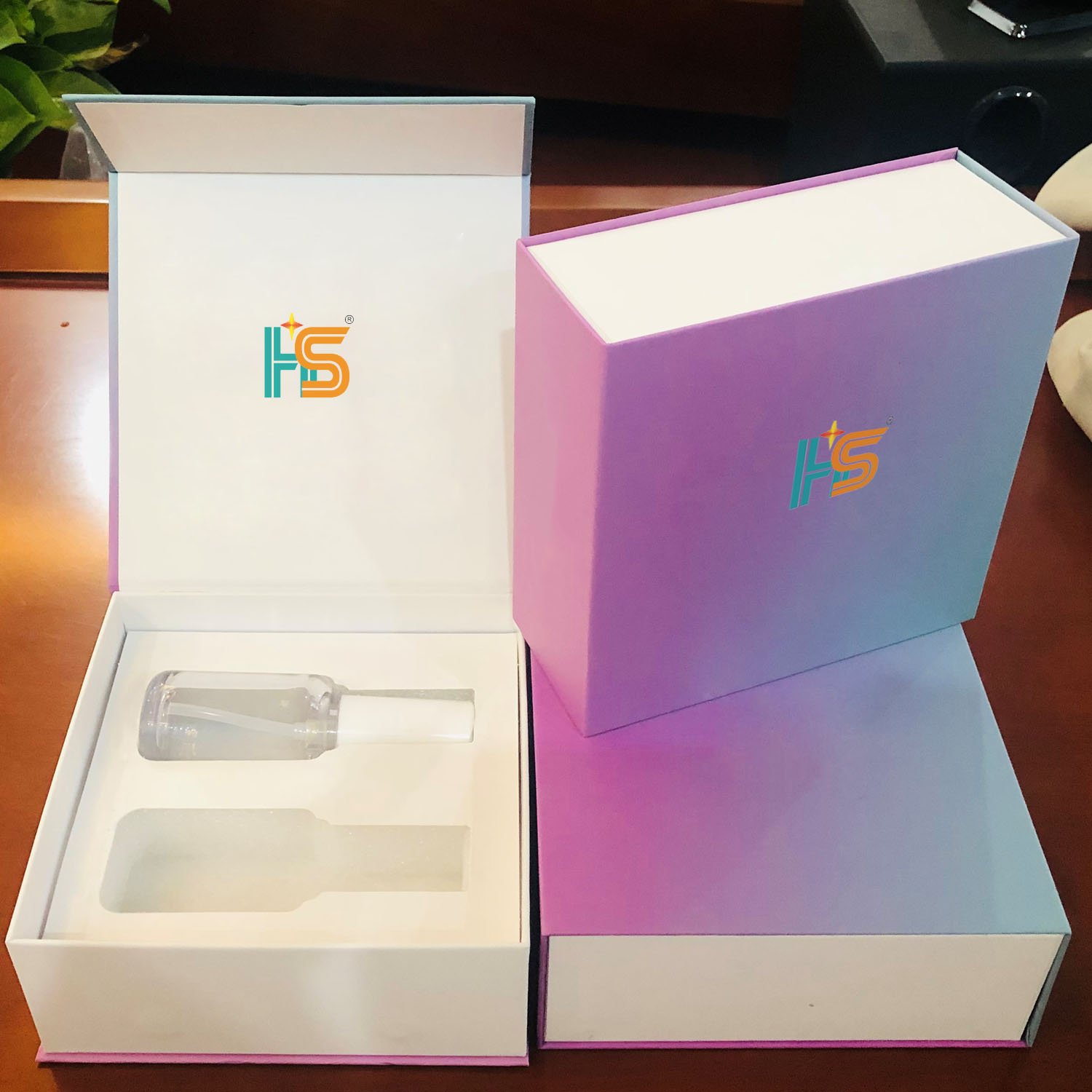 Customized Logo Cosmetic Box and Packaging Set Paper Magnetic Box OEM Customized Logo Item PANTONE or CMYK Color with EVA insert