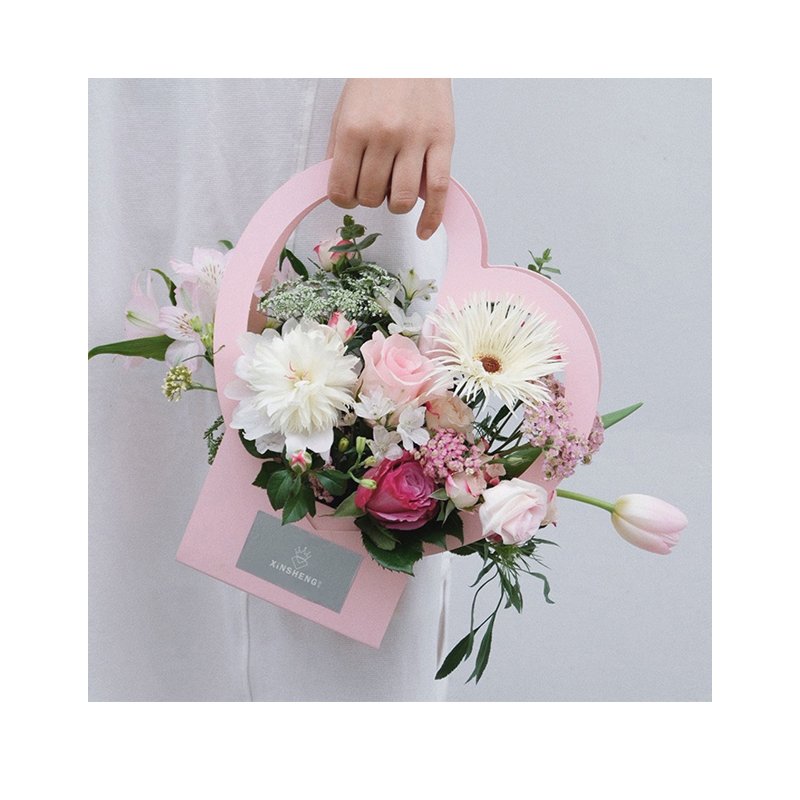 rose bouquet flower box Valentine's Day Flower basket gift box with heart shape handle