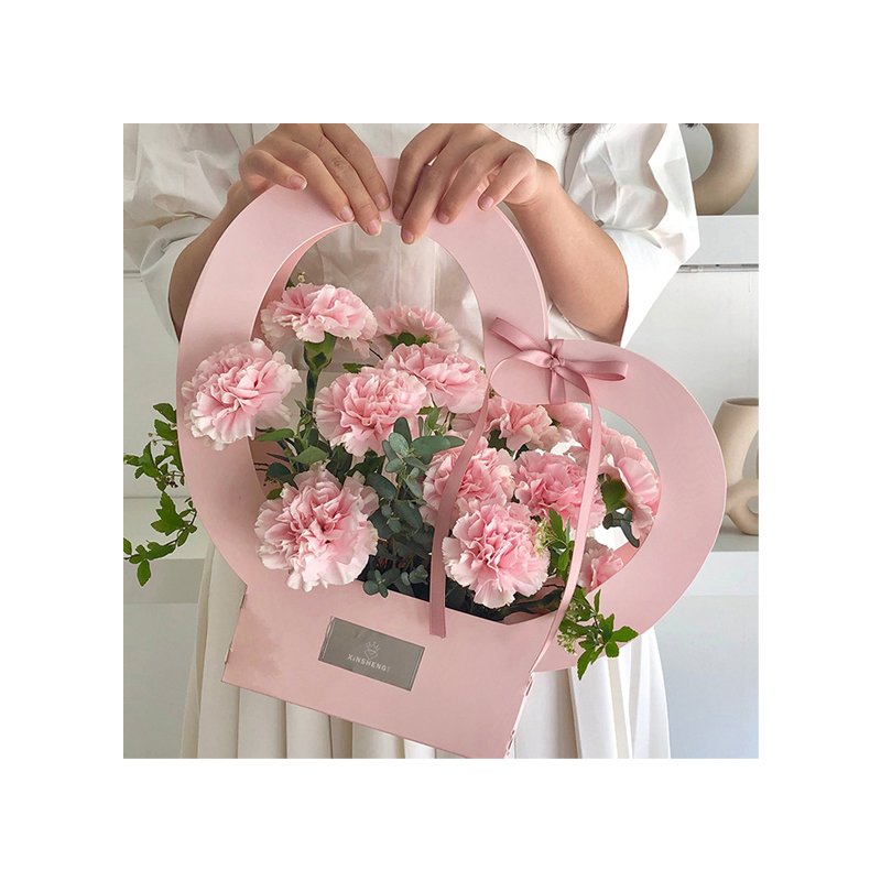rose bouquet flower box Valentine's Day Flower basket gift box with heart shape handle