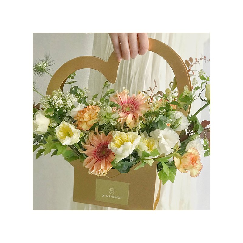 rose bouquet flower box Valentine's Day Flower basket gift box with heart shape handle