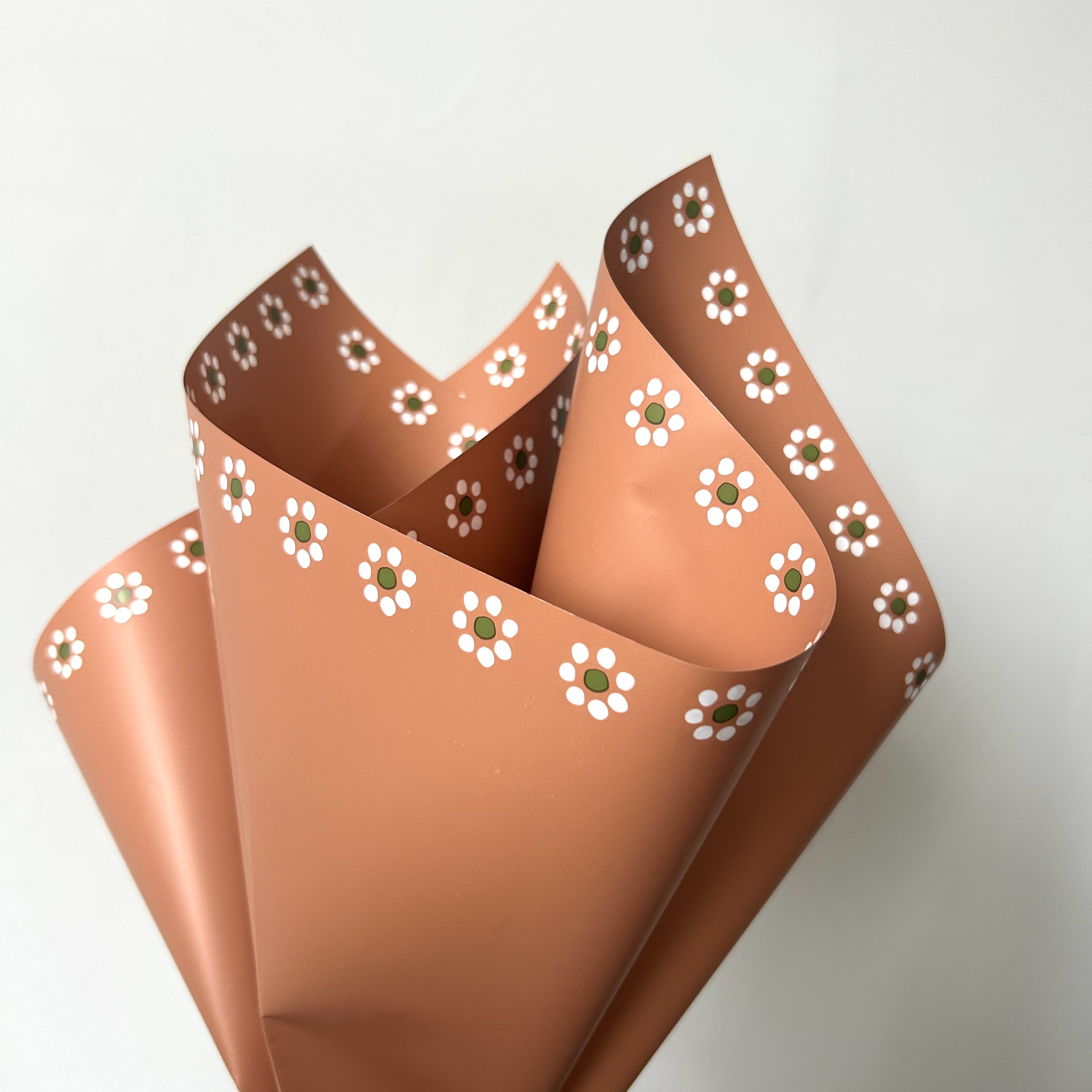 Flower packaging florist mist bread flower paper spot wholesale Valentine's Day Flower wrapping paper