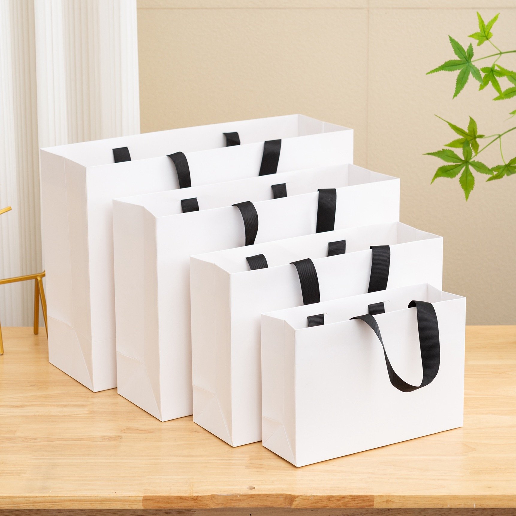 Customized Luxury Colorful Apparel Packaging Paper Shopping Bags with Logo Customized Clothing Paper Gift Bag Logos