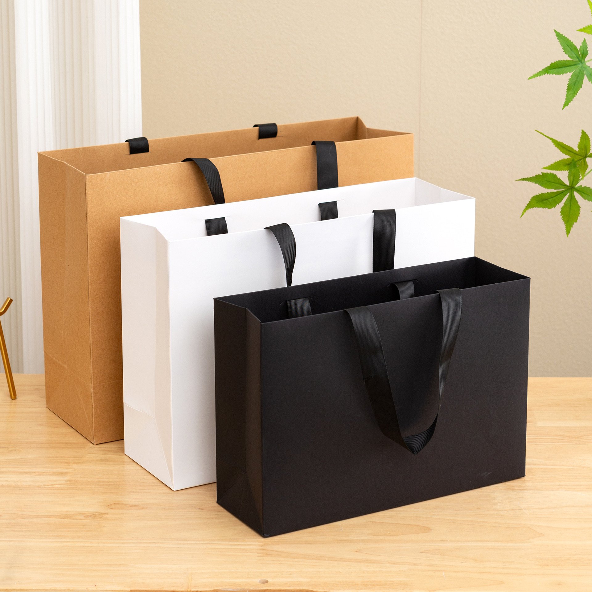 Customized Luxury Colorful Apparel Packaging Paper Shopping Bags with Logo Customized Clothing Paper Gift Bag Logos