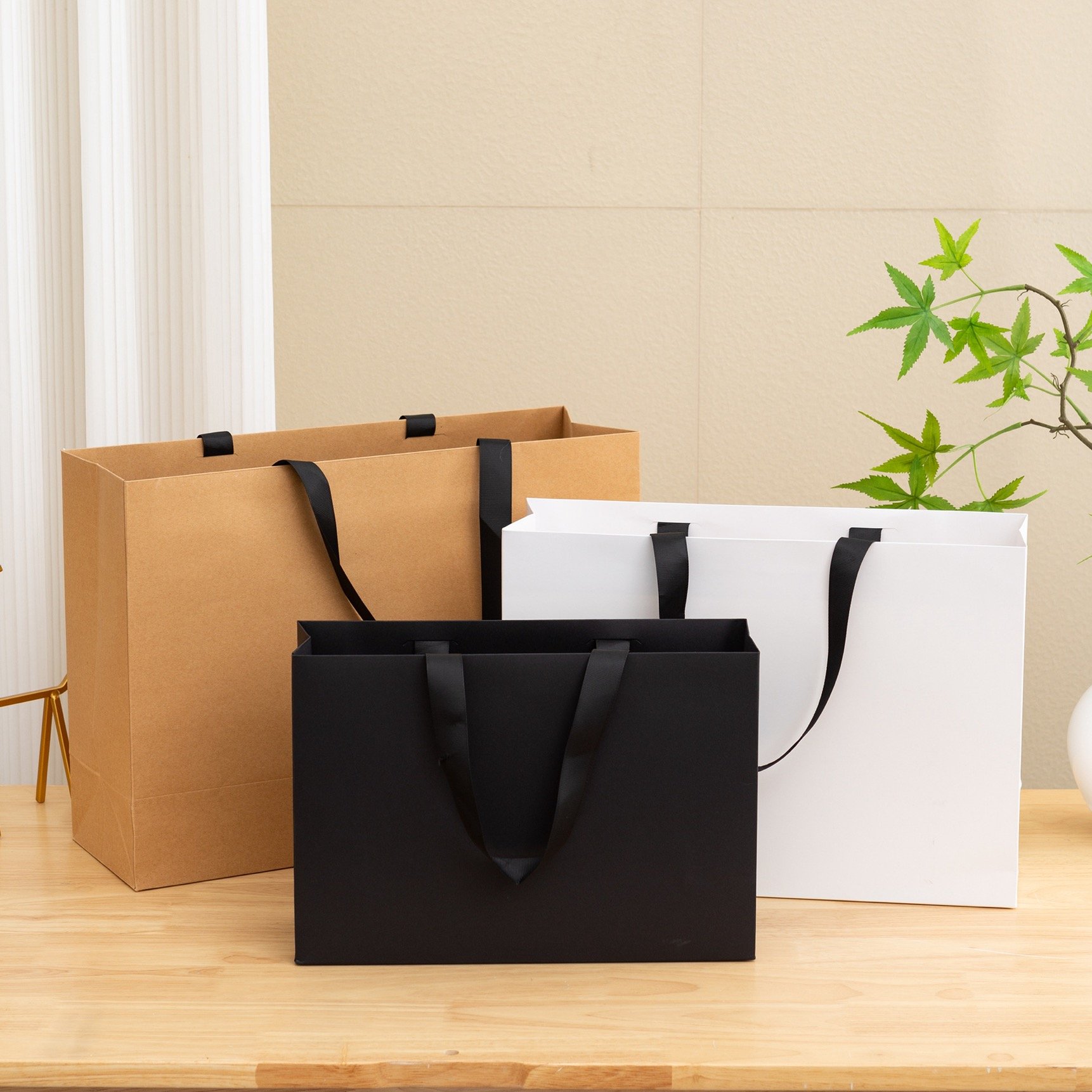 Customized Luxury Colorful Apparel Packaging Paper Shopping Bags with Logo Customized Clothing Paper Gift Bag Logos