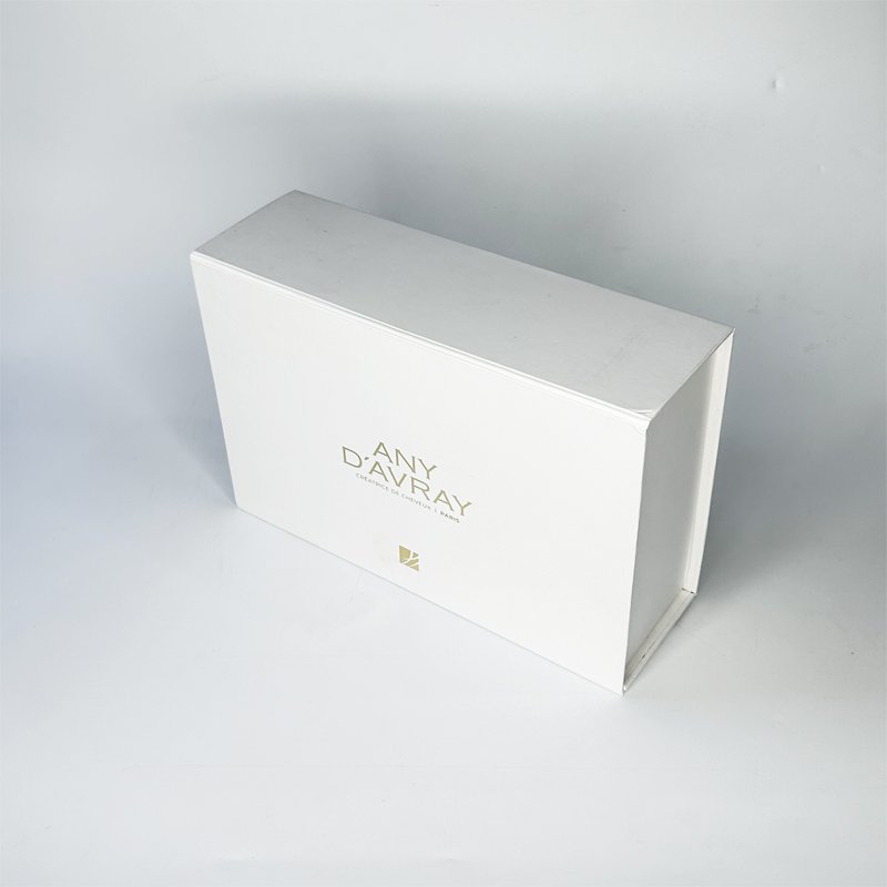 Custom Matt Black Luxury Flap Lid Gift Boxes with Magnetic Closure Large Cardboard UV Sponge Lined for Cosmetics