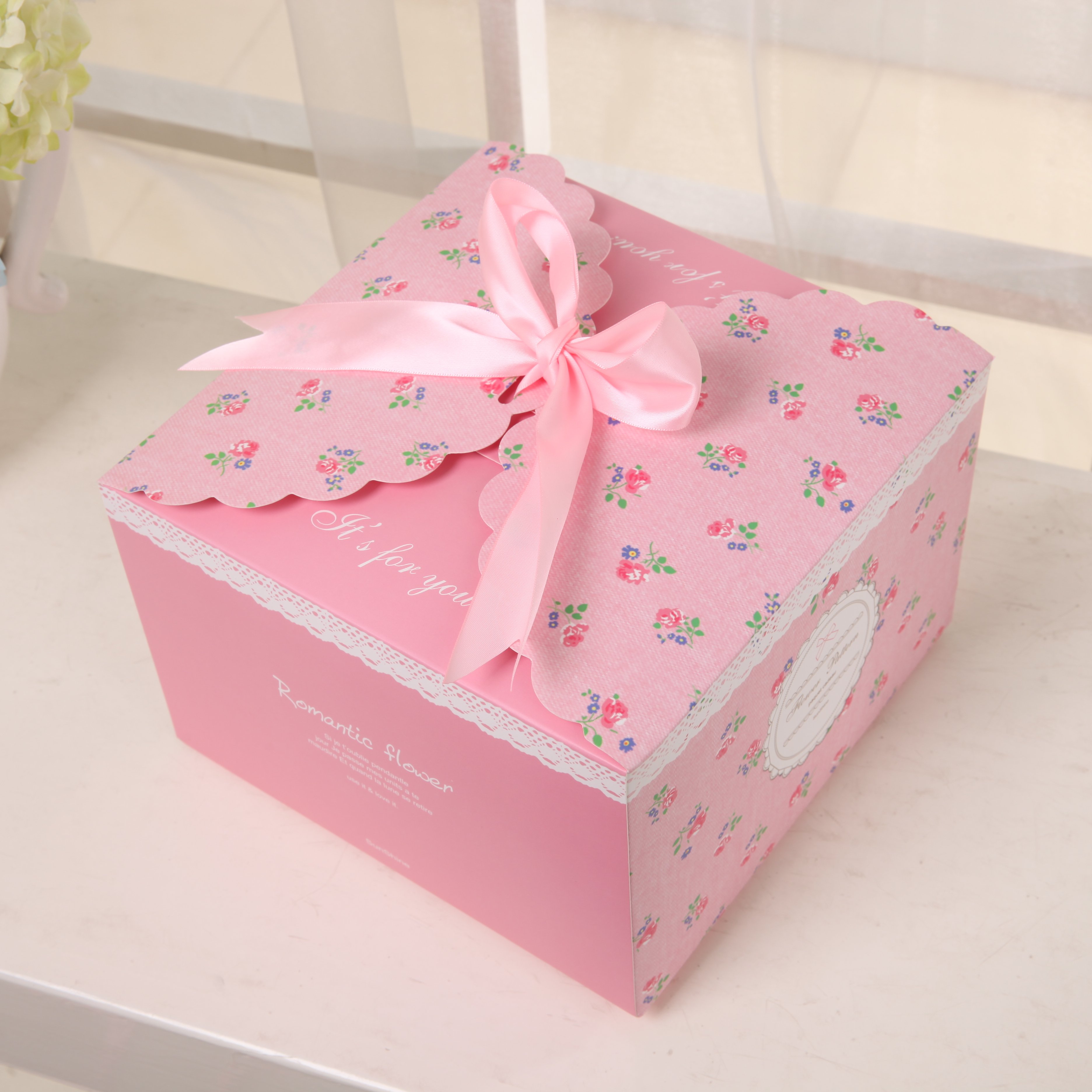 Box Packaging Custom Print Folding Paper Boxes Chocolate Candy Cardboard Paper Cake Box With Ribbon