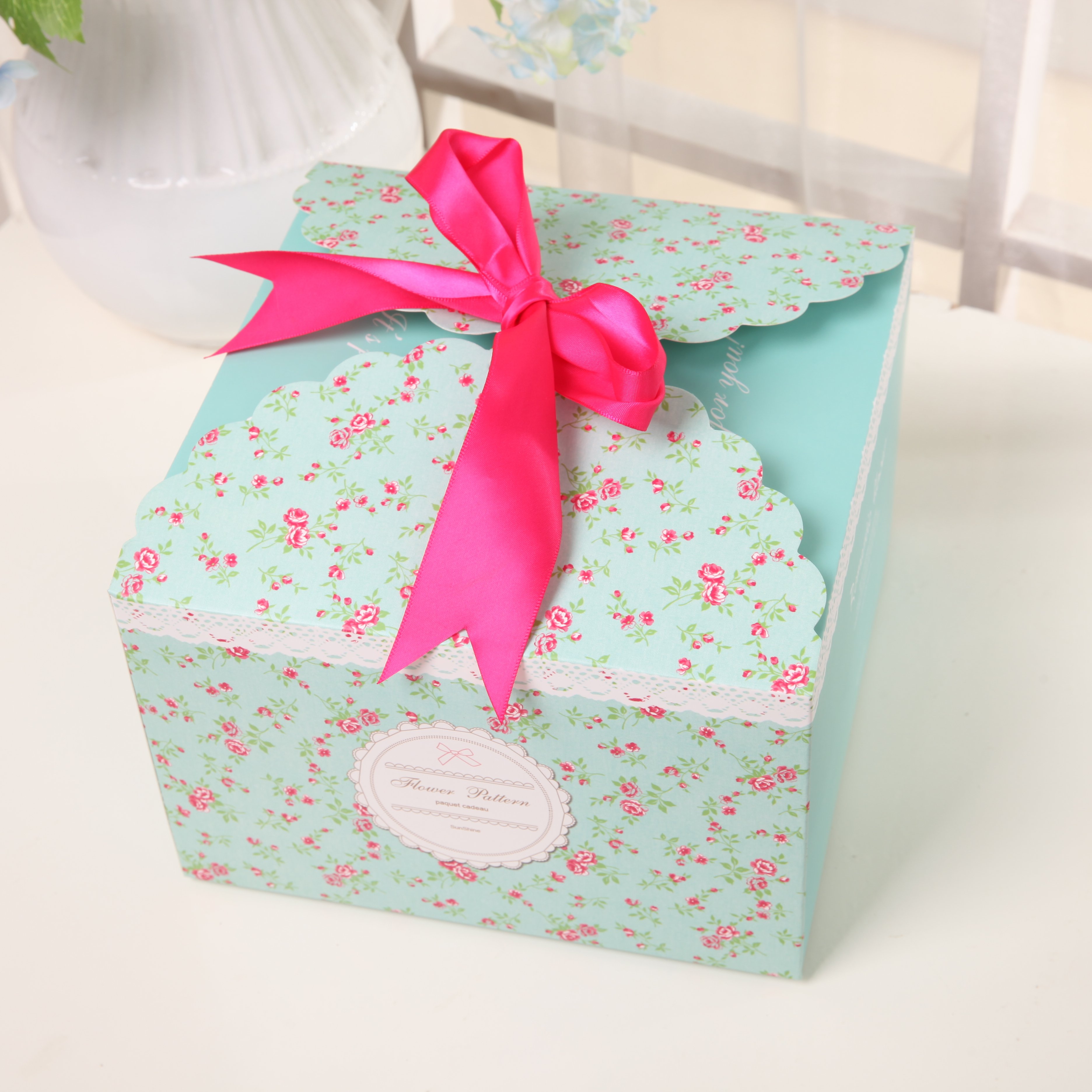 Box Packaging Custom Print Folding Paper Boxes Chocolate Candy Cardboard Paper Cake Box With Ribbon