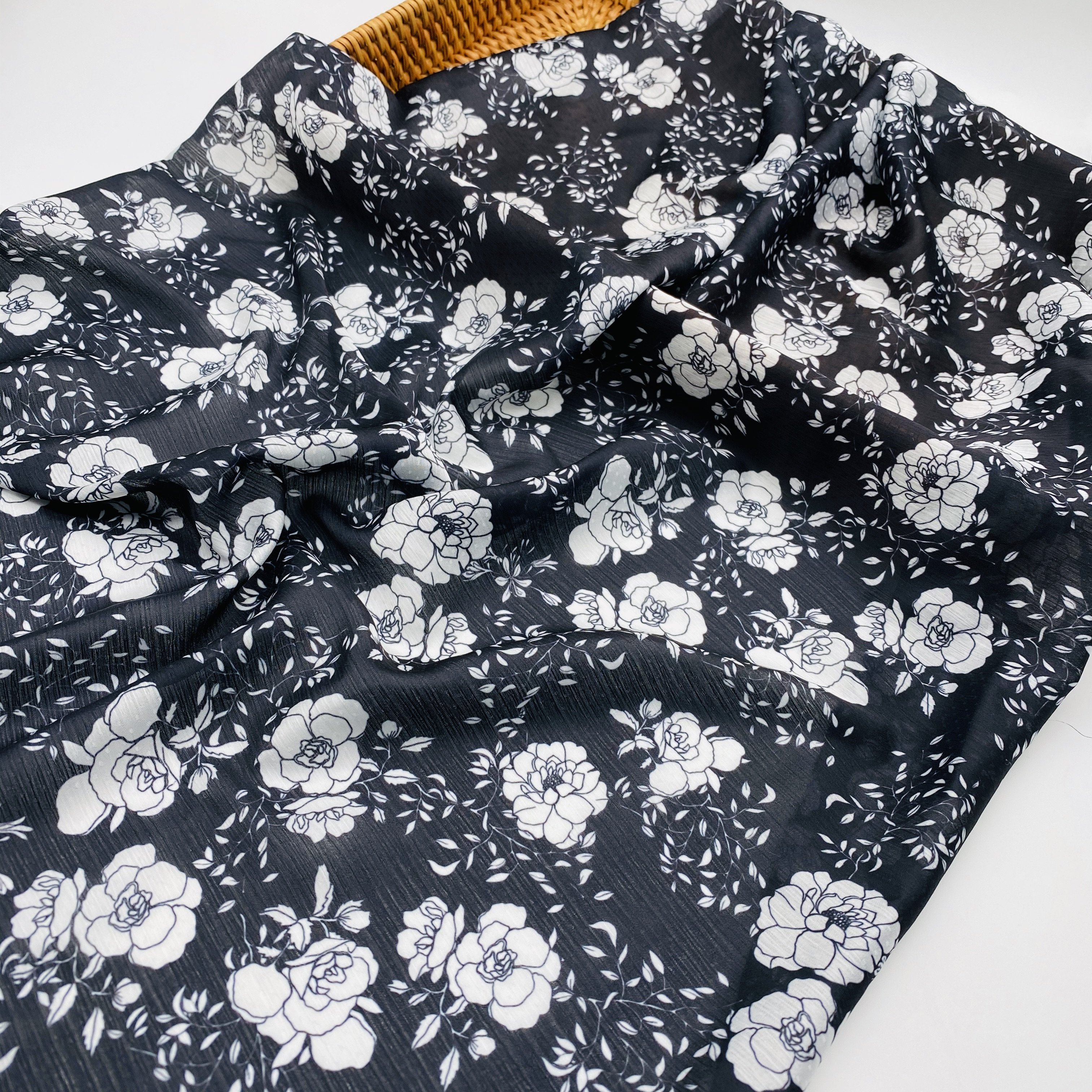 Crepe Chiffon Textile black printed design fabric chiffon Polyester yoryu chiffon Fabric For Ladies dress fabric women clothing