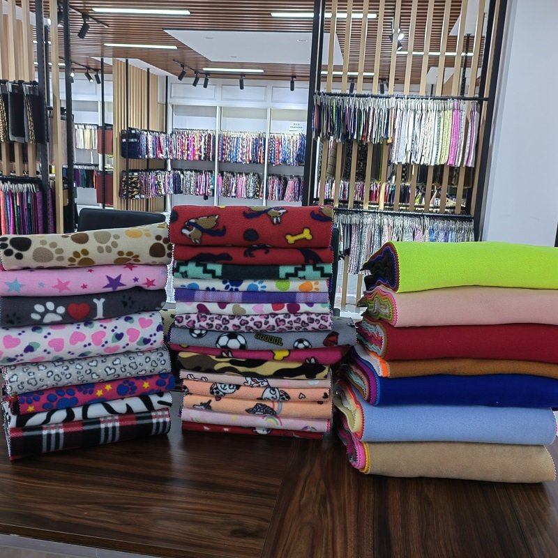 Wholesale New Design 100% polyester Cartoon Love Print Double Faced Polar Fleece Fabric For Home Textile