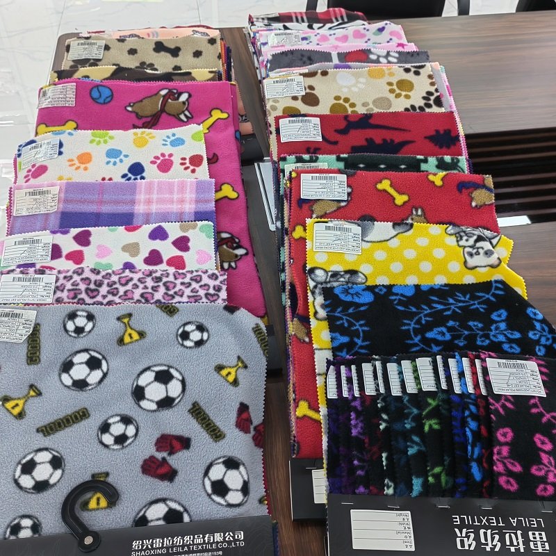 Wholesale New Design 100% polyester Cartoon Love Print Double Faced Polar Fleece Fabric For Home Textile