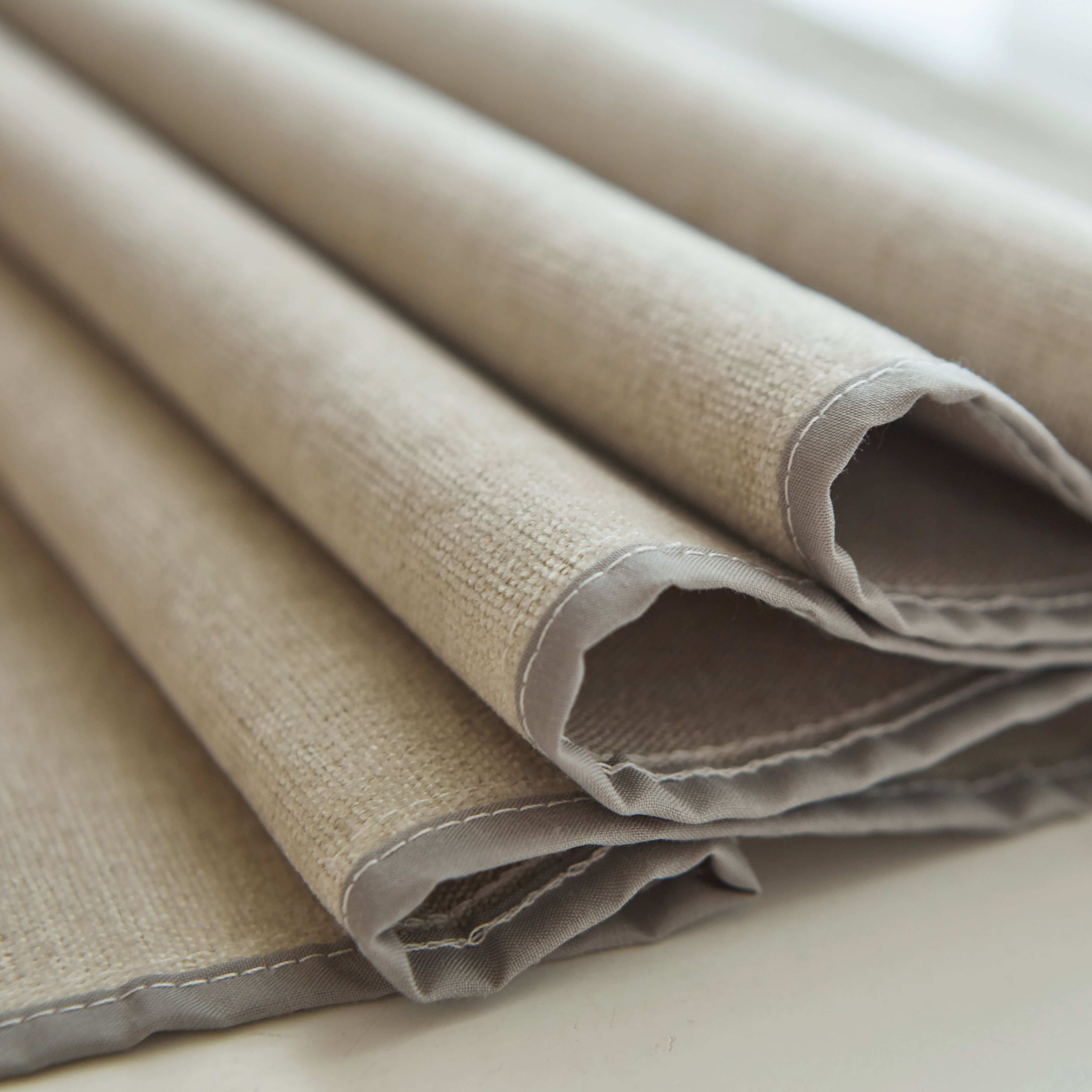 Bedroom curtain full blackout 2024 new living room cream wind and snow Chenille with linen fabric sunshade free