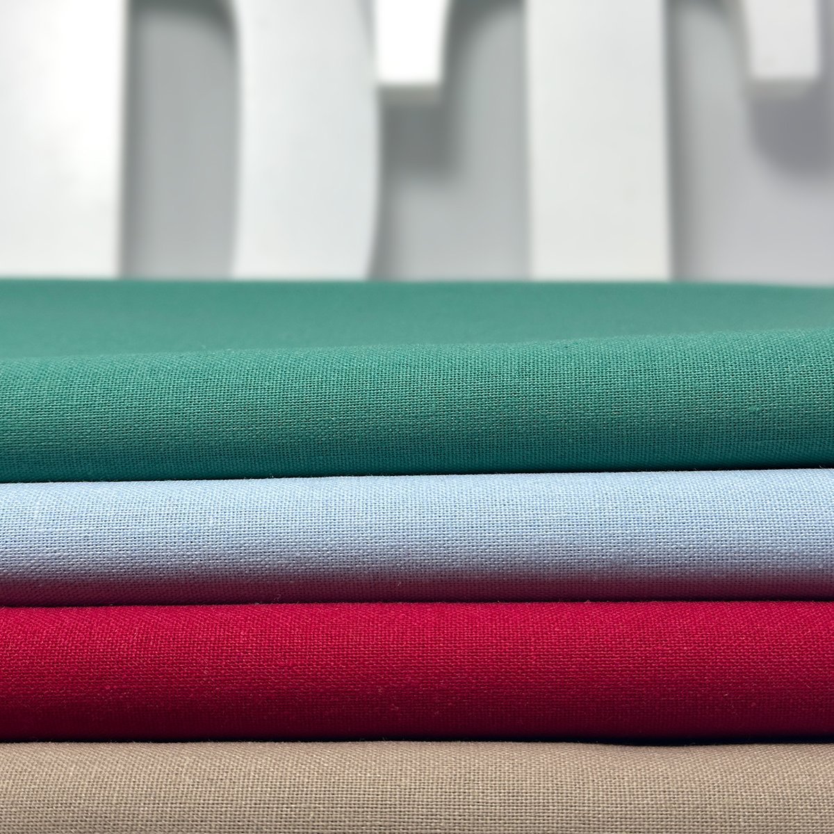 Hot Selling High Quality 100% Linen Yarn Plain Dyed Fabric 60 Poly 20 Cotton 20 Linen Soft Cotton Linen Fabric Roll