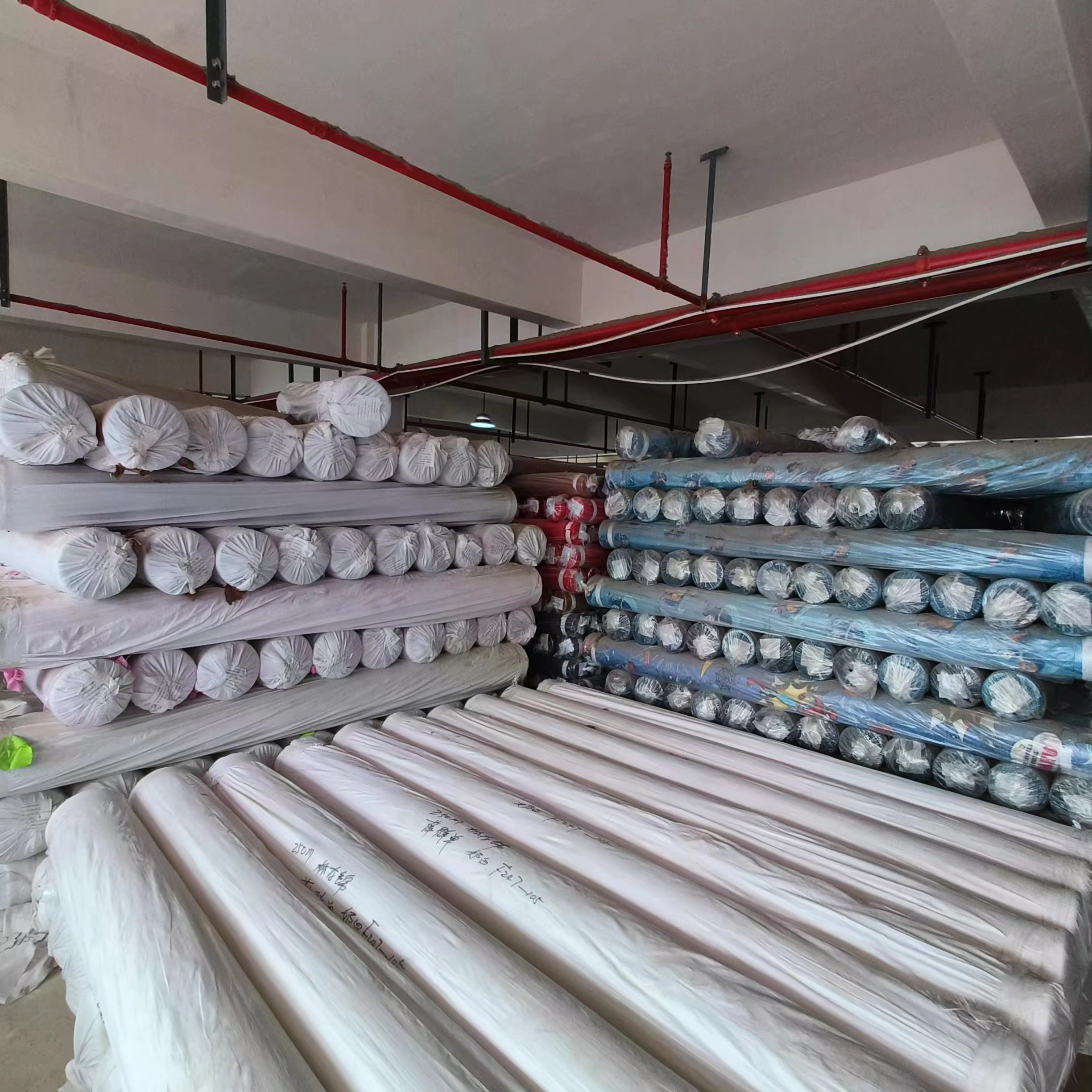 Cheap factory price high quality polyester plain / twill fabric microfiber fabric in rolls made in China