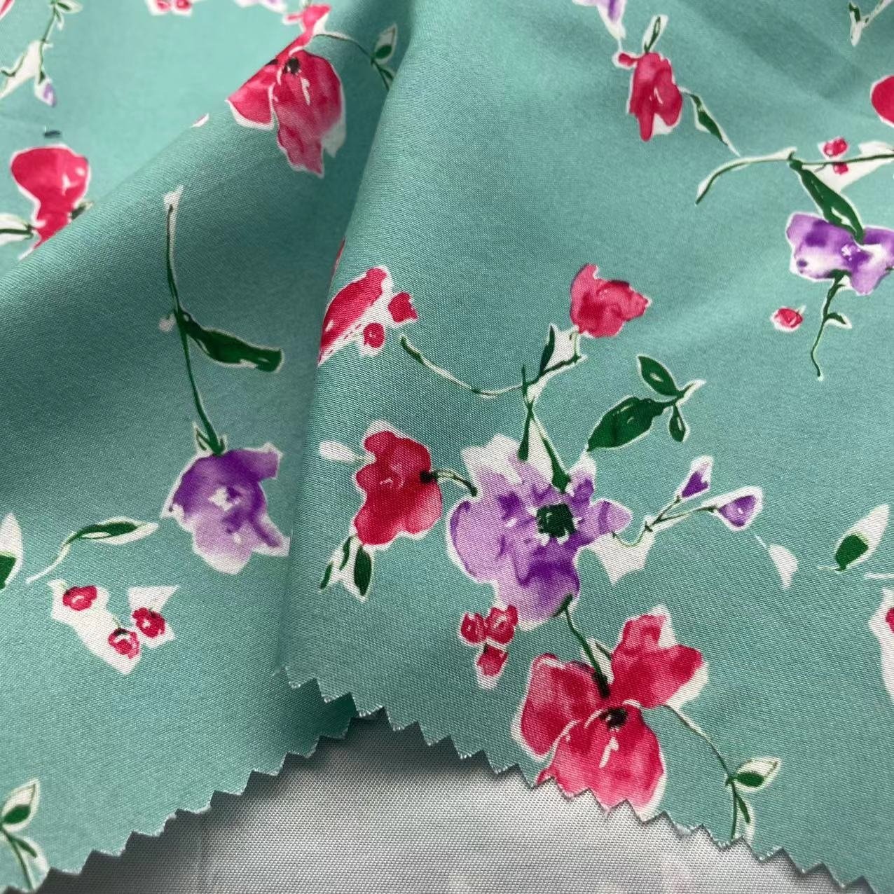 New Products Low Price 110Gsm Woven Printed 100% Polyester Twill Peach Skin Fabric For Home Textiles