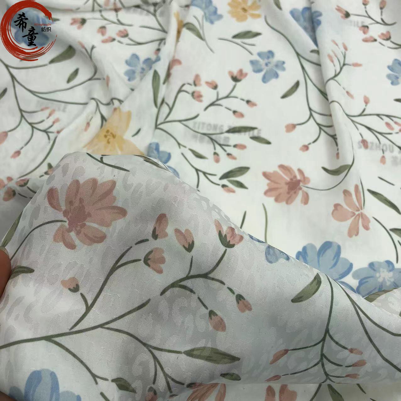 XITONG TEXTILE CLOTHING FABRIC GOOD SALE SUPER SOFT 2021 floral print fabric SATIN JACQUARD PAJAMA FABRICS FOR SLEEPING WEAR