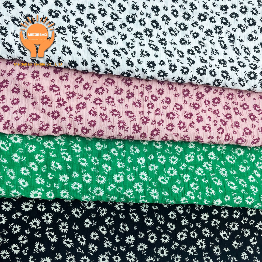 Wholesale 100% polyester fabric Lightweight and breathable Smooth hand feel women suit fabric
