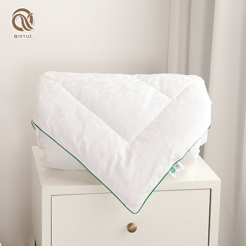 Customized Luxury Soft Wholesale King Full Light Yellow Jacquard fabric Bamboo Corn Filling Bamboo Comforter With Piping