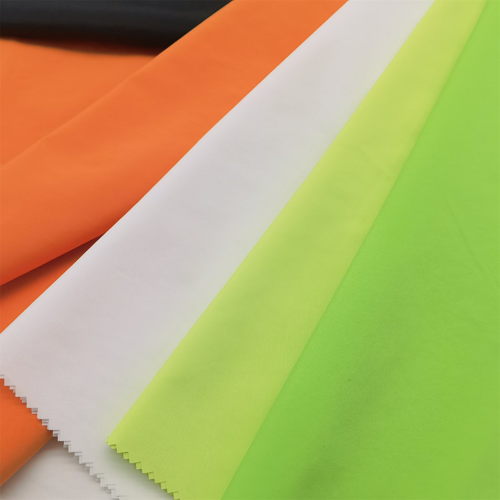 Factory Wholesale waterproof Breathable PU coated 100% Polyester fabric for winter coats
