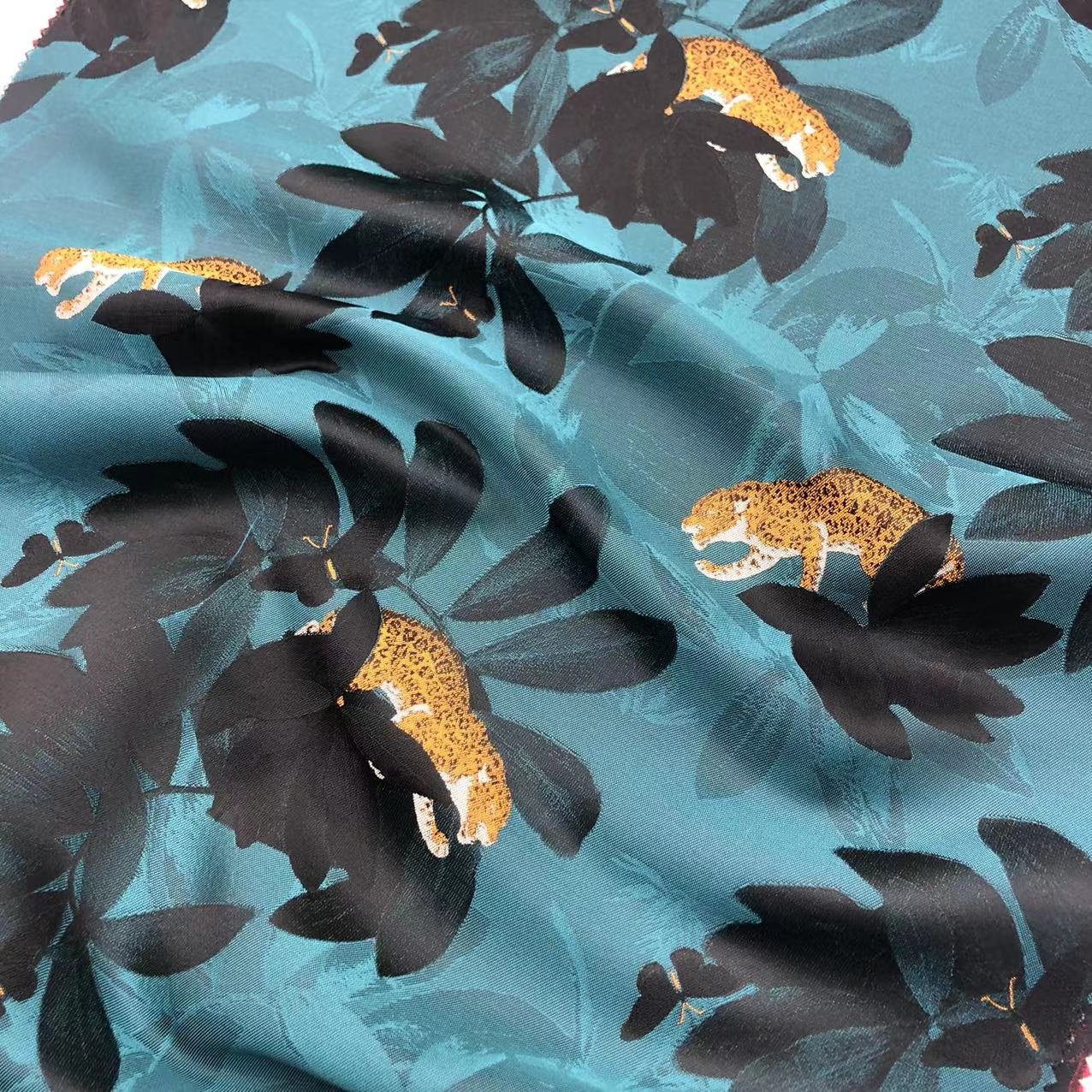 100%polyester woven customize fashion fabric good quality yarn dyed brocade jacquard fabrics for dress