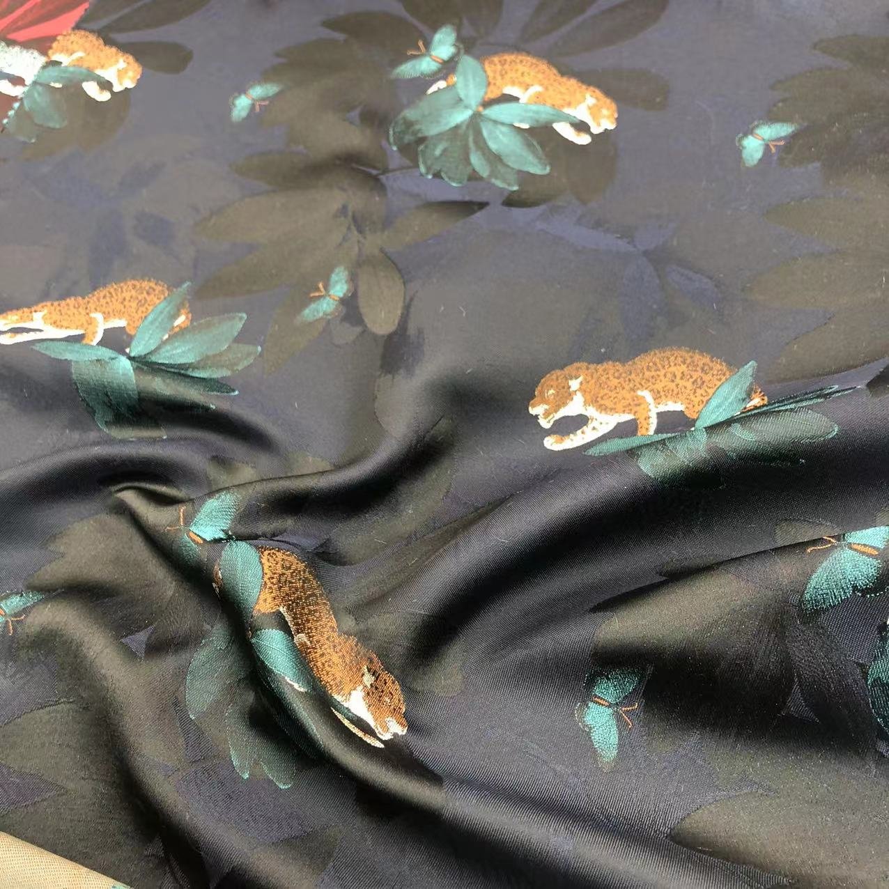 100%polyester woven customize fashion fabric good quality yarn dyed brocade jacquard fabrics for dress
