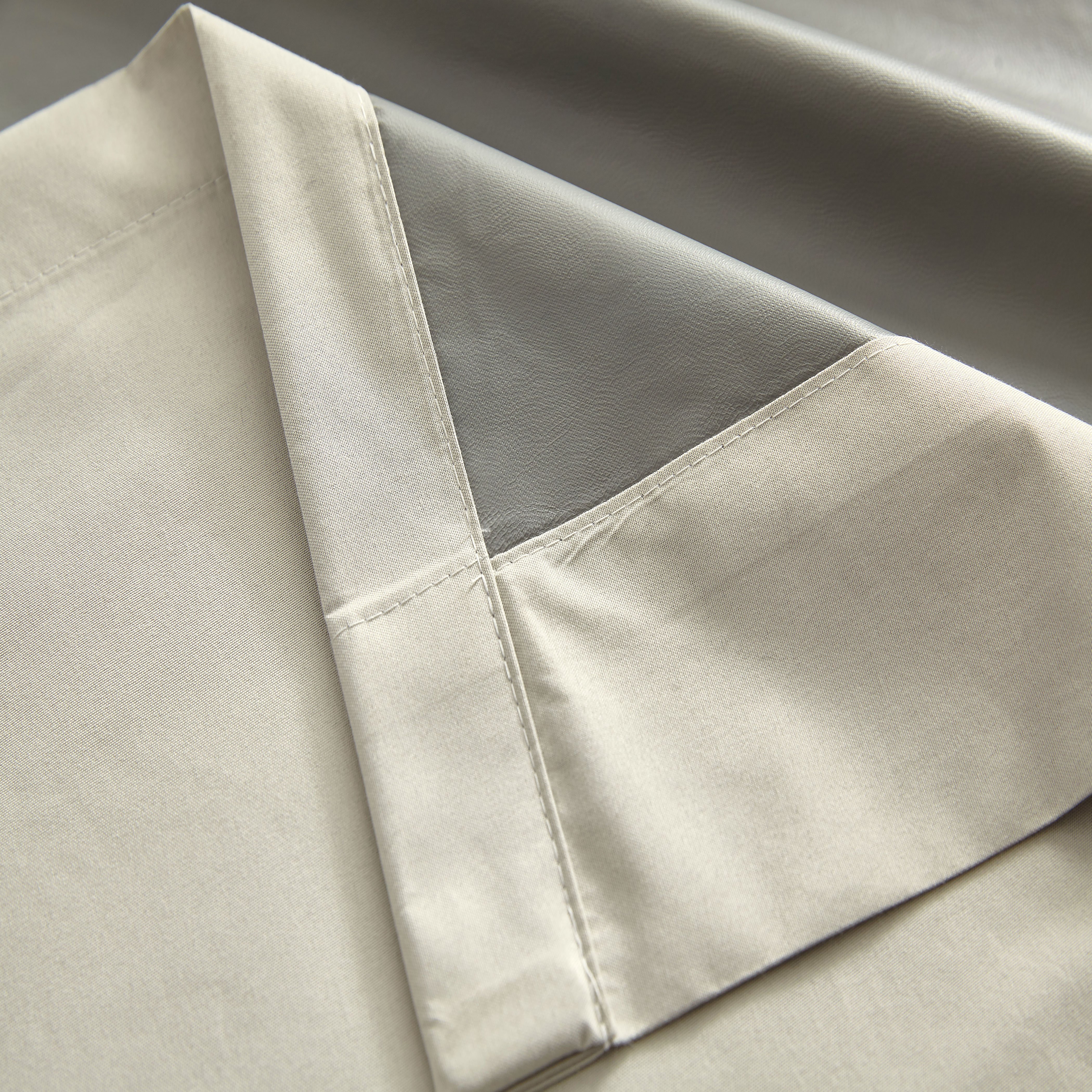 Manufacturers direct sales polyester sunshade fabric, fireproof UV fabric, used for fireproof curtains, door curtains