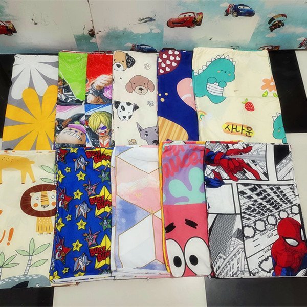 Indonesia market 90gsm brushed microfiber polyester bed fabrics printed bedsheet fabric in roll packing