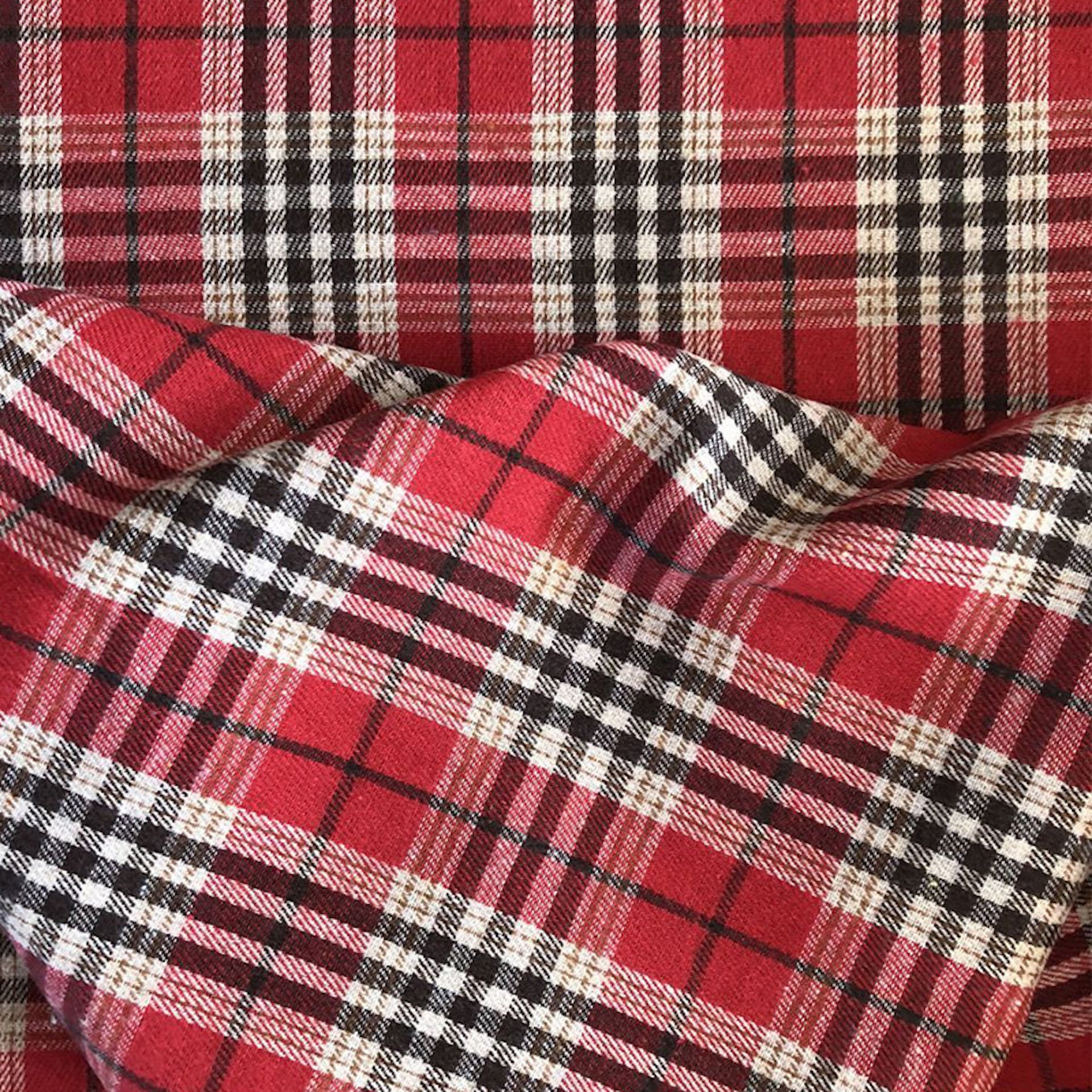 High Quality Ready Goods For Shipping Flannel Feel 40% Cotton 60% Polyester Cloth Fabric For Shirts And Blouses