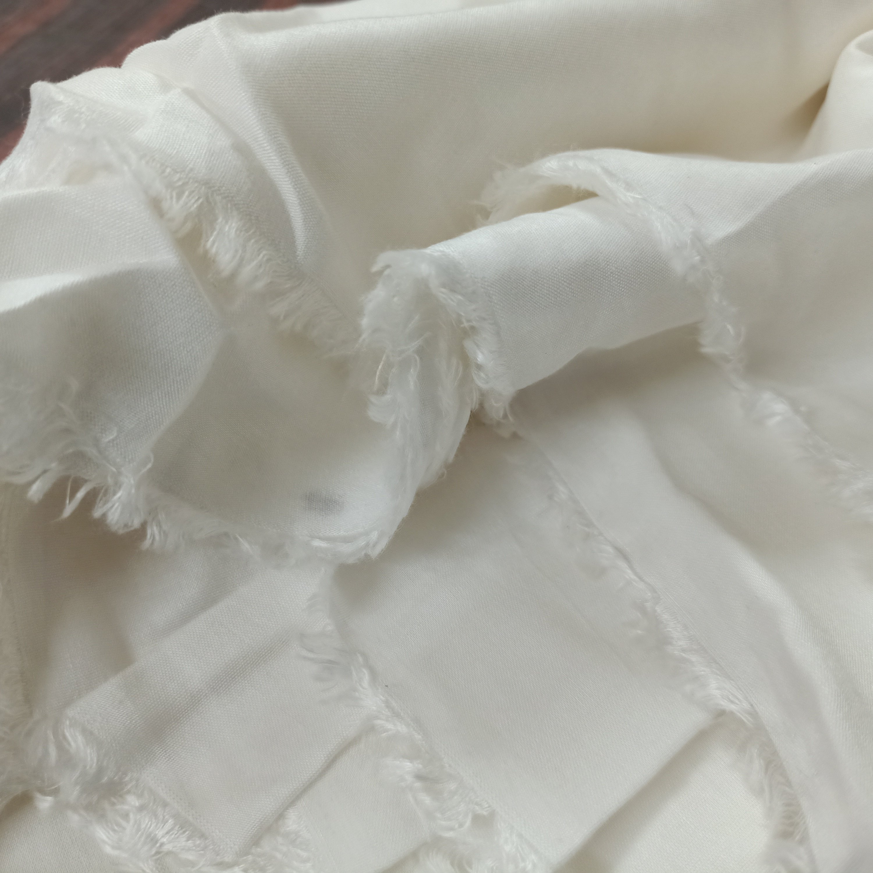 plain weave bamboo fabrics suitable for dyeing ideal for use by clothing designers and fabric stores for resale