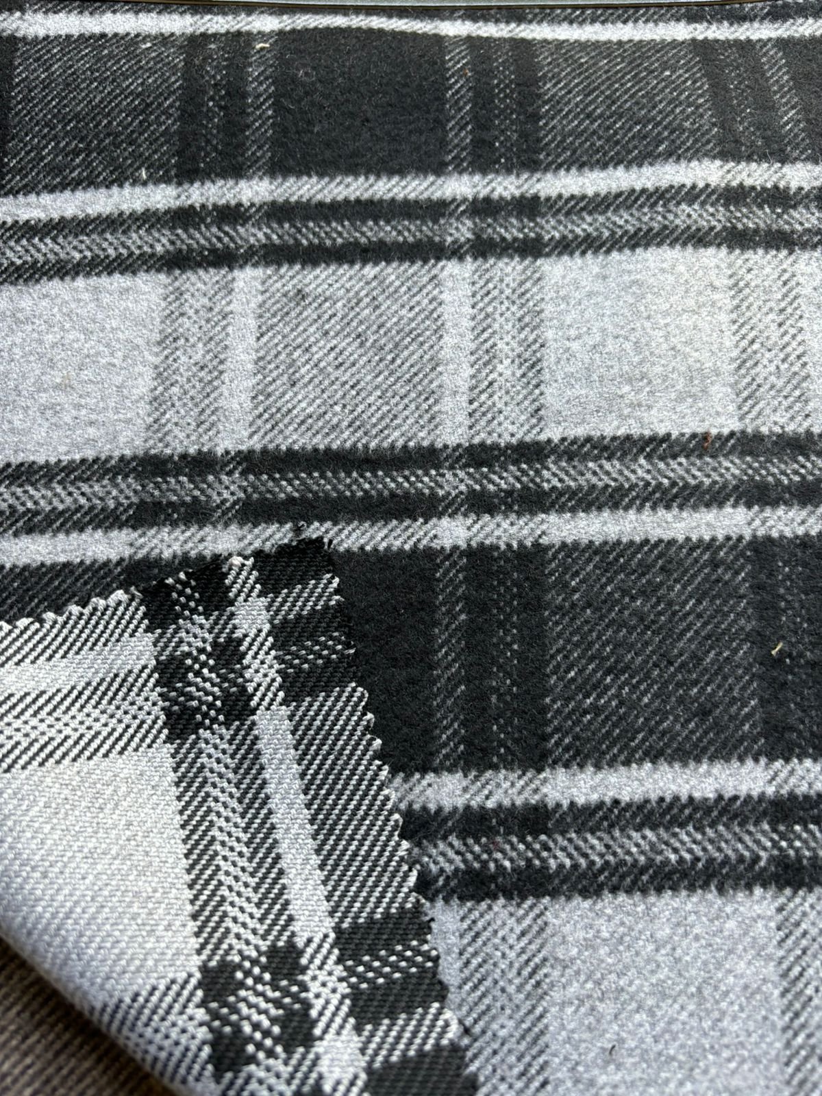 High on Demand Tartan Check Plaid Fabric for Winter Shirts and Jackets 100% Polyester Fabric at Wholesale Price