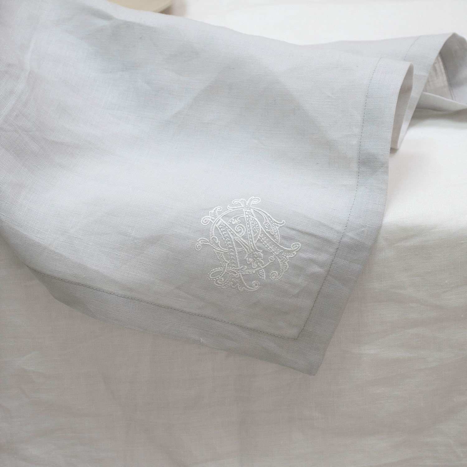 luxury wedding custom party ivory gray color 100% european pure linen table napkin with embroidered