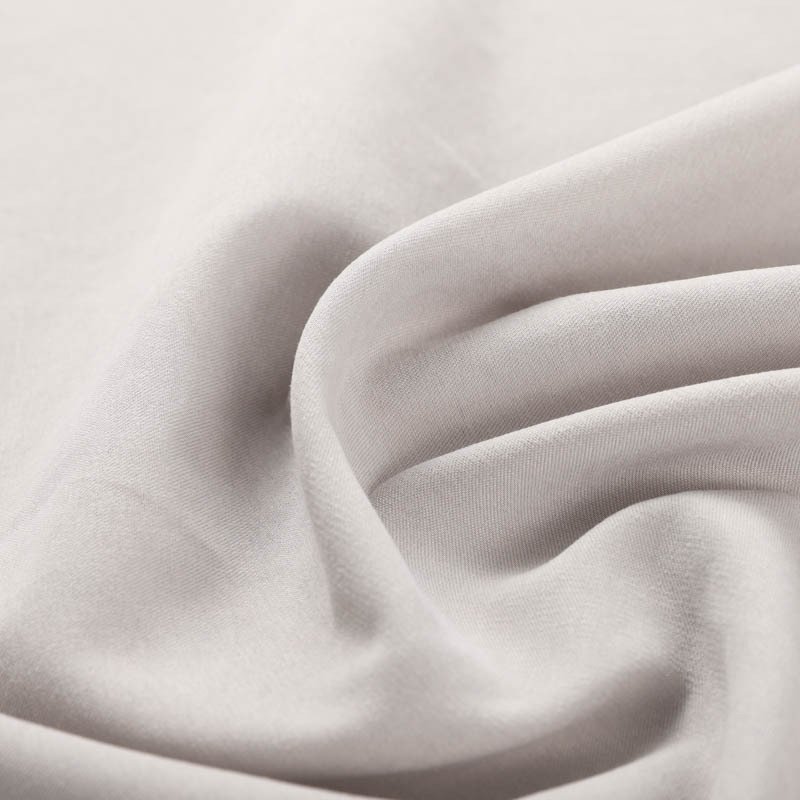 Factory stock 120gsm 100% polyester twill microfiber peach skin fabric for beach short shirt