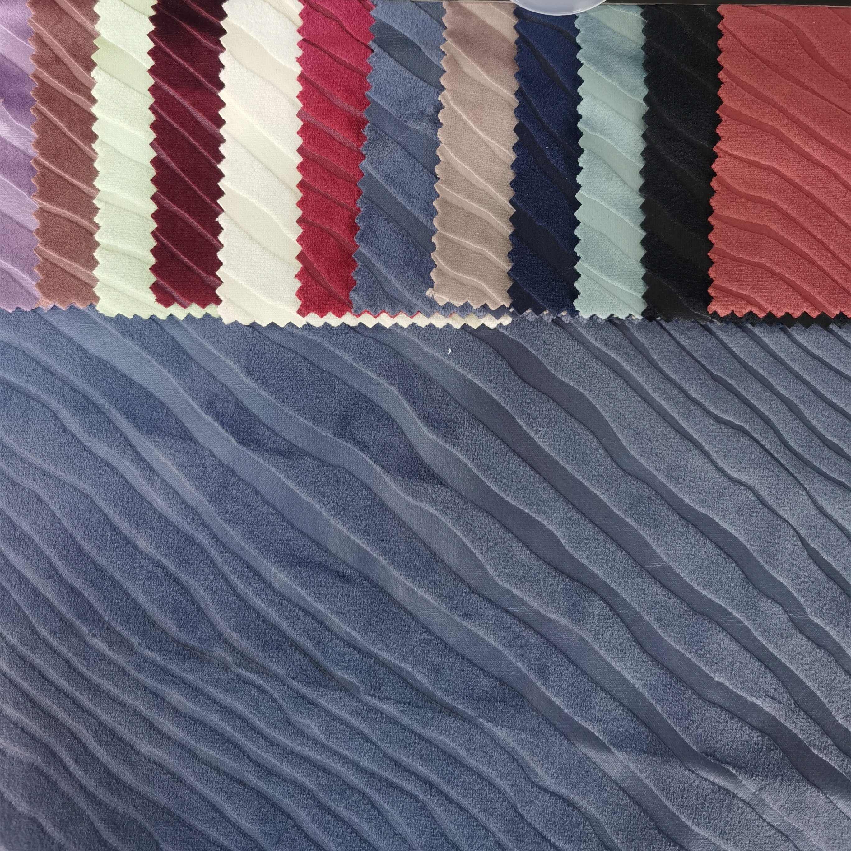 300gsm Polyester plain dyeing velvet embossed holland velvet Fabric