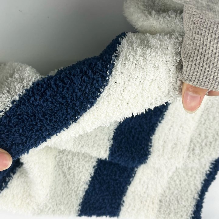 High quality fabric 100% polyester polyester feather down can be customized windproof crepe resistant suitable for underwear