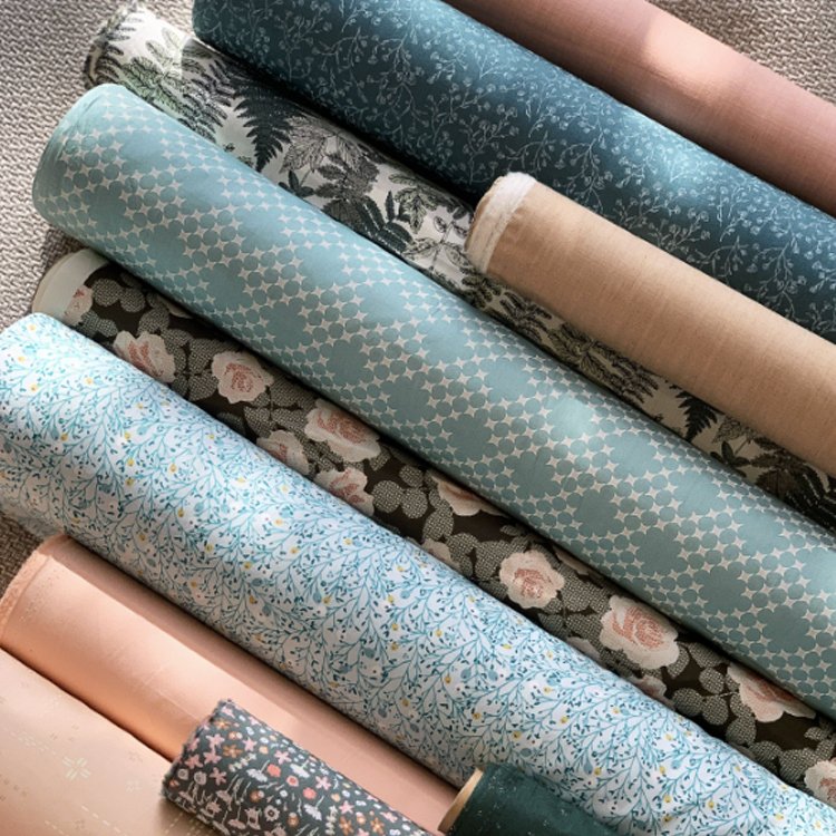 Private design flower pattern no moq soft light weight cotton linen blend digital printing flax linen fabric for clothing