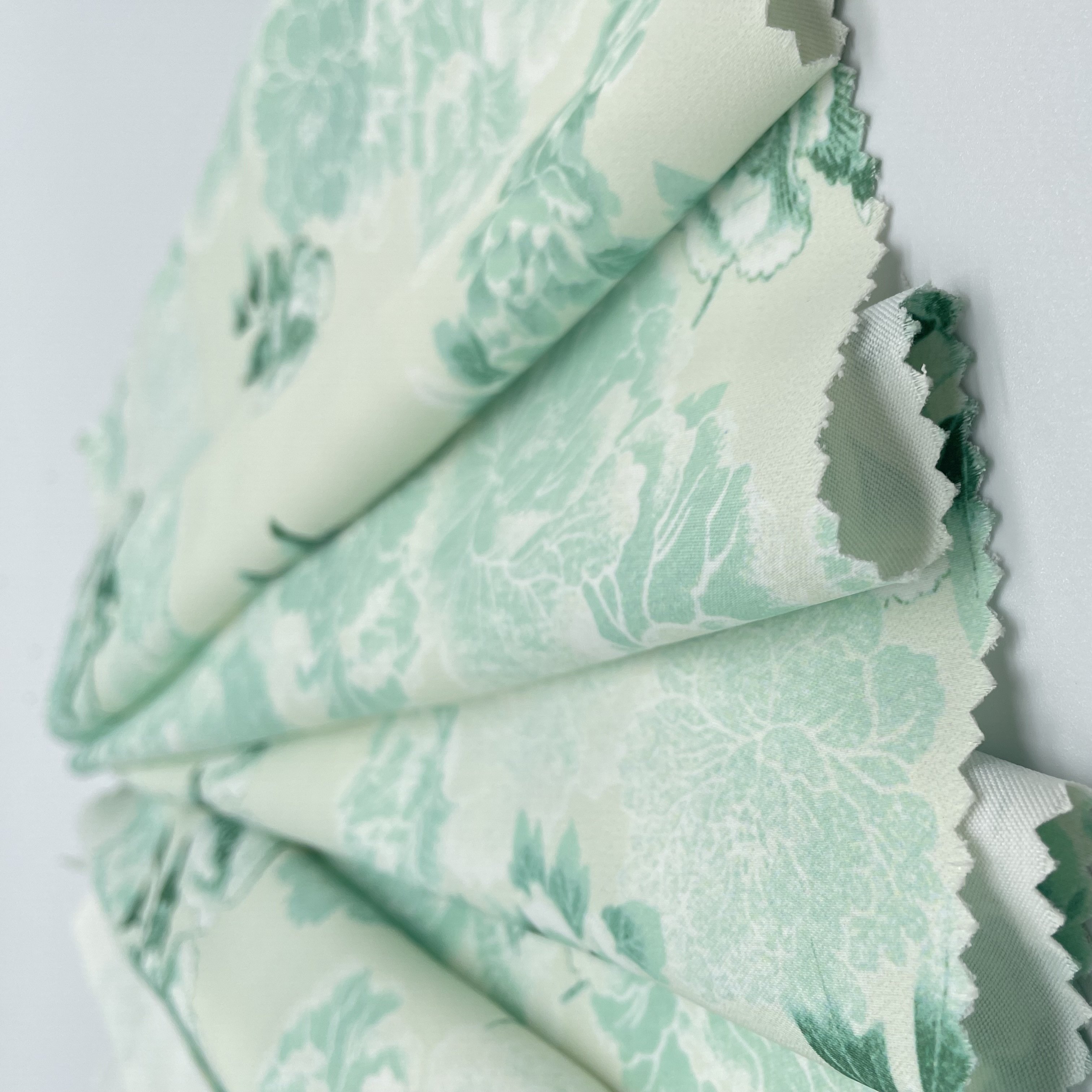 Comfortable texture, women's dress fabric can be made of 97% polyester fiber+3% sp polyester fiber jacquard fabric