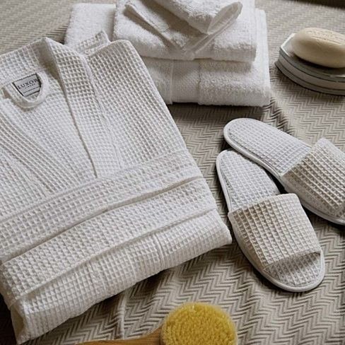 Custom Fabric Logo Cotton Waffle Linen Women Ladies White Long Sleeve Luxury Bathrobe SPA Belted Kimono Bath Robe For Woman