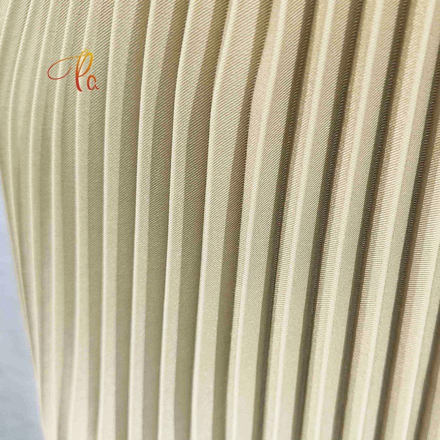 Hot Sale New Design Polyester Woven Printed Gradient Chiffon Pleated Fabric For Fashion Ladies Clothes