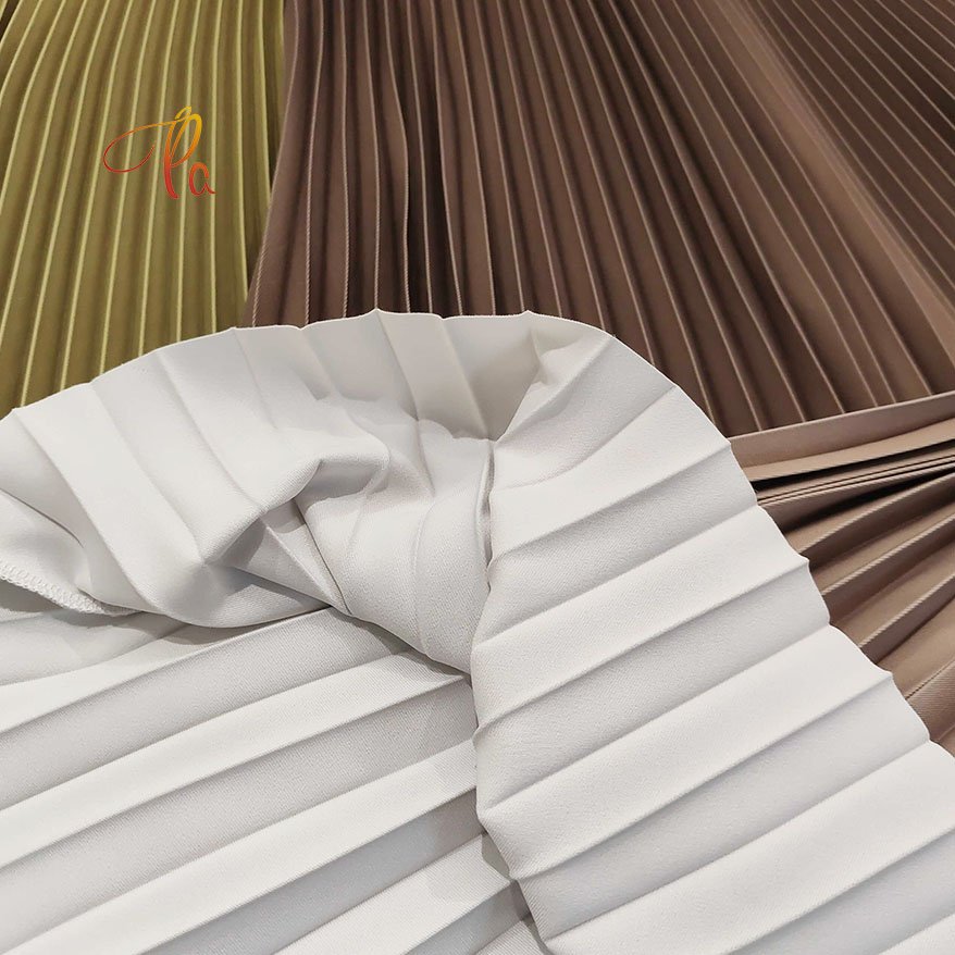 Hot Sale New Design Polyester Woven Printed Gradient Chiffon Pleated Fabric For Fashion Ladies Clothes