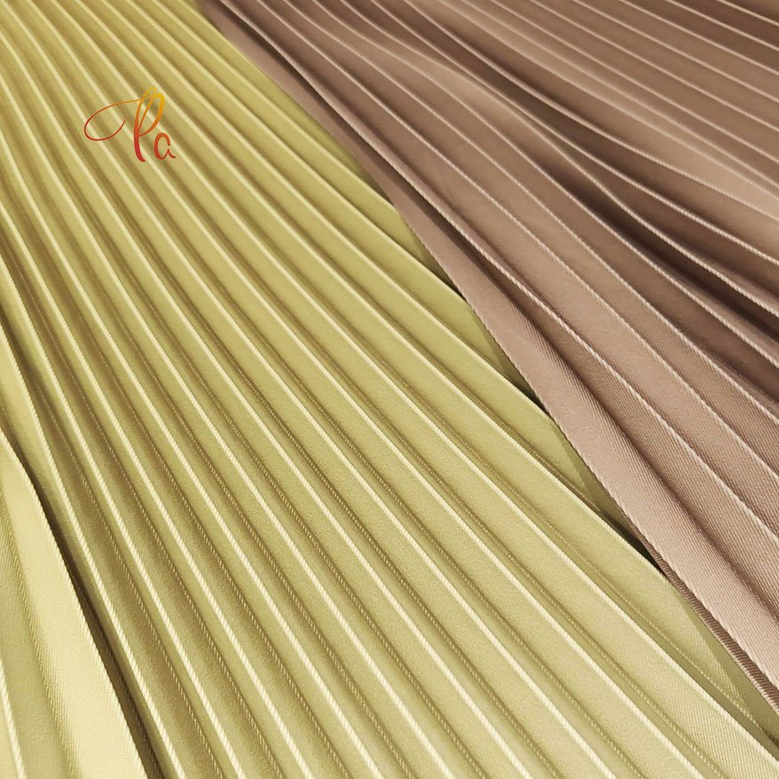 Hot Sale New Design Polyester Woven Printed Gradient Chiffon Pleated Fabric For Fashion Ladies Clothes